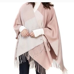 NWT Soia and Kyo Shawl